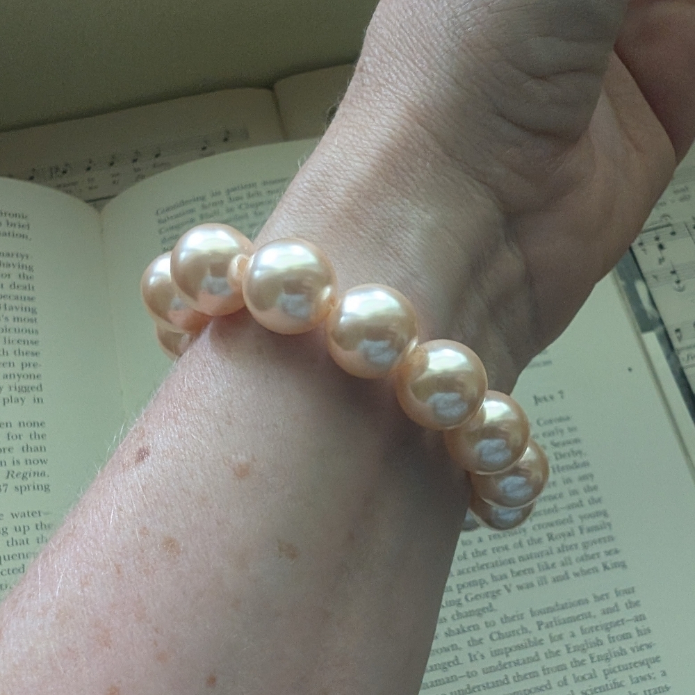 Elegant Pearl Bracelet